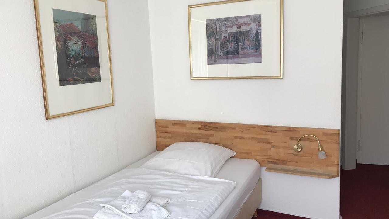 Hotel-Nachtwaechter Unna Esterno foto